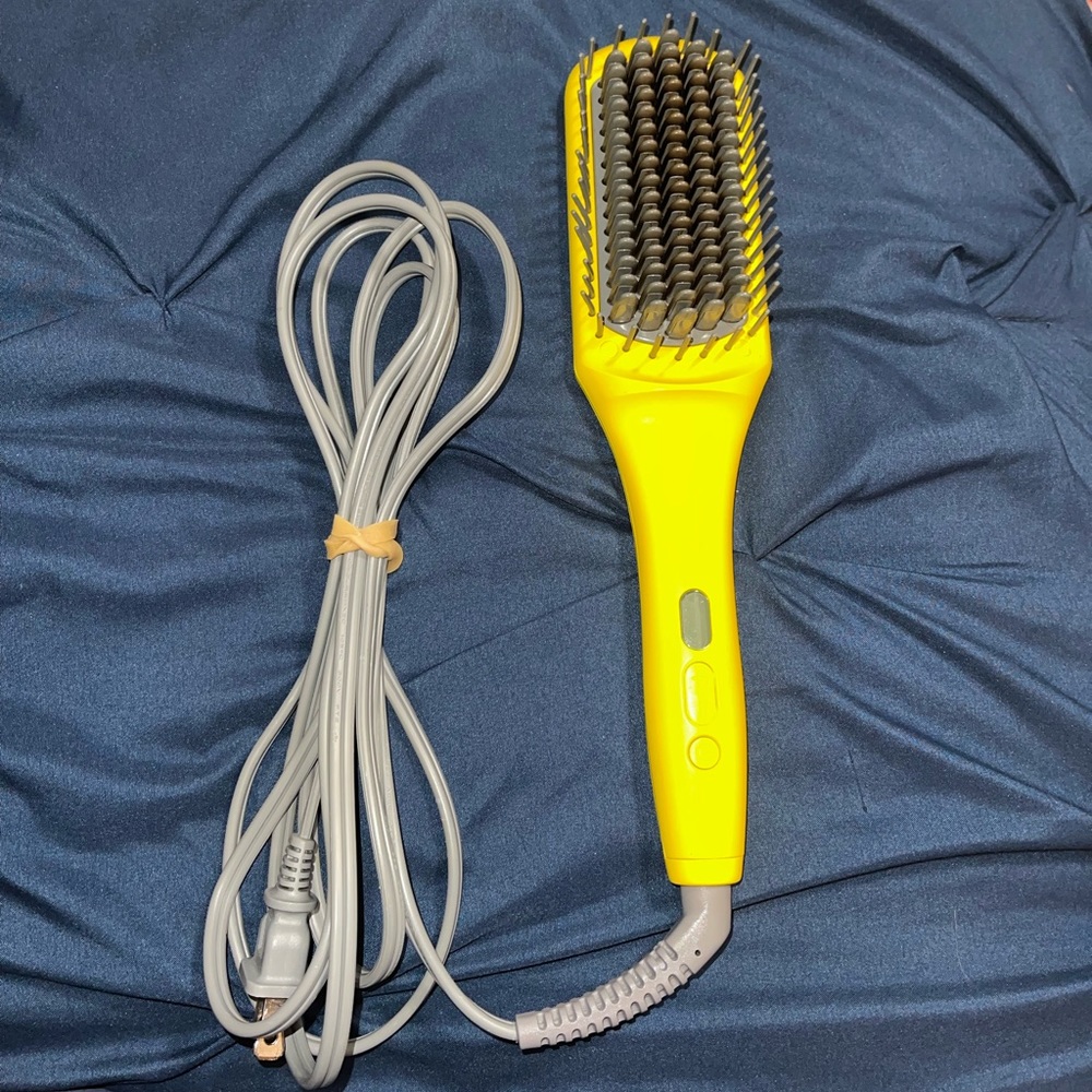 Drybar the brush crush heated straightening brush